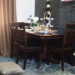 طاولة سفره 4 كراسي بحاله جيده