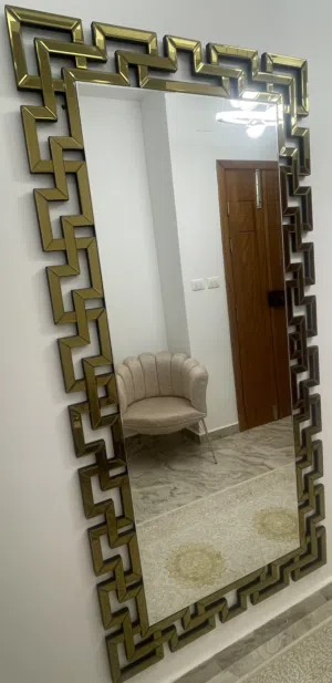 مرايه شبه جديدة برواز ذهبي