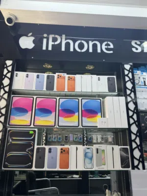 IPHONE 17 (256GB) NEW BOX PACK WITH ONE YEAR WARRANTY