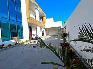 5 Bedrooms . More than 6 bathrooms . 640 m24