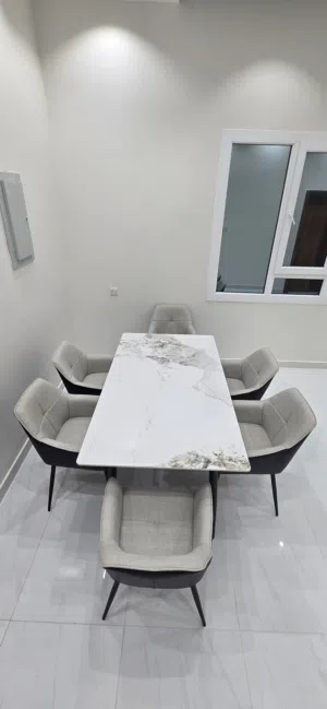 طاولة طعام مع 6 كراسي