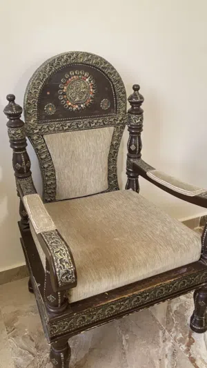 للبيع كرسي أنتيك هندي