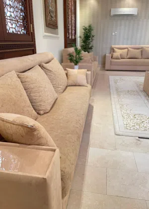 أثاث مجلس فخم ونظيف