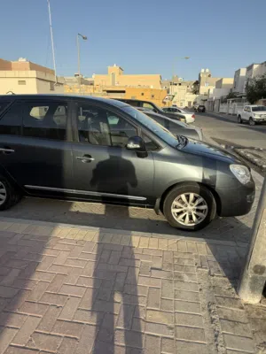 كيا كارينز عائلية