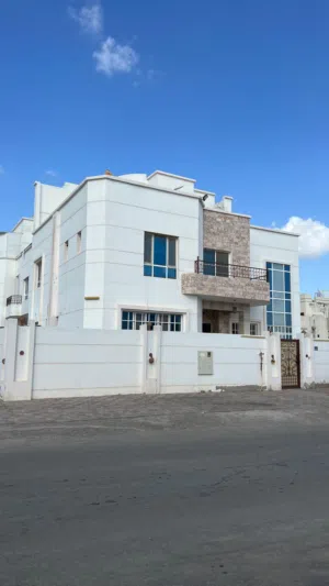 للبيع فيلا مؤثثه ممتازه في المعبيله الجنوبيه