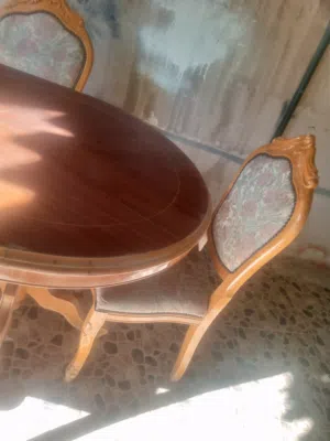 طاولة سفره خشب زان ثقيل مع خمس كراسي بحاله الوكاله