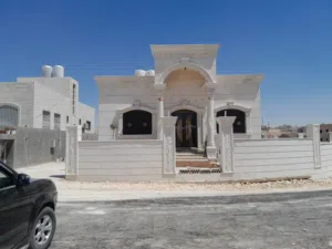 260 m2 3 Bedrooms Townhouse for Sale in Amman Jawa