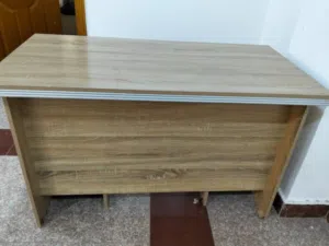 ميز مكتبي مستعمل