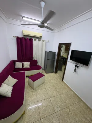 شقة ( 1BHK ) في الغبرة الجنوبية في موقع متميز جداً مقابل مجمع بوشر الرياضي . قريب من مستشفي السلطاني