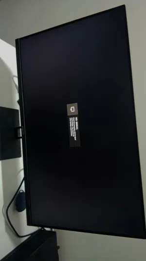 شاشه من ماركه xlaoml استعمال نظيف جدآ 100فريم و 0.5 سرعه الاستجابه السعر 45 وقابل للتفاوض