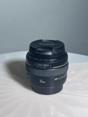 (عدسة كانون 50 mm ) f 1.4