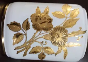 A 40-year-old handmade vase, a masterpiece antique, adorned with 24-karat gold plating (14 grams).