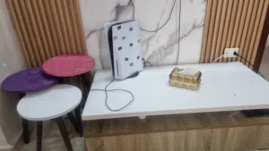 طاولات عدد 3 وطاولة كبيرة