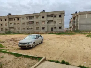 شقة في المساكن( عمارات شركة المنارة ) الدور الاول علوي ( 3 ديار 2 حمام 1 صالة 1 مربوعة مطبخ بلكونيين