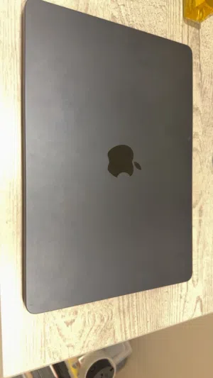 MacBook Air M4 2025  16GB RAM  256GB SSD