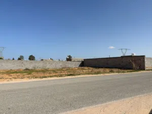 قطة ارض للايجار على الطرق في وادي الربيع_ المضل
