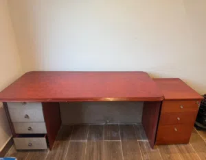 مكتب بحالة جيدة