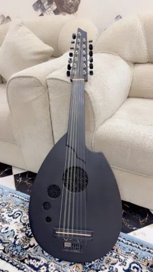 عود مصري صناعة عمرو اشرف. للبيع