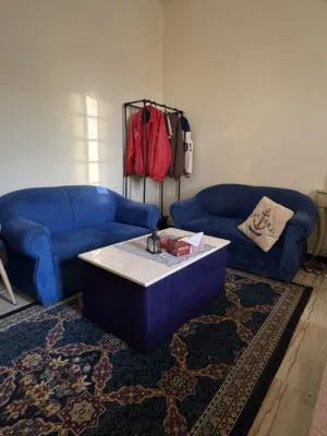 كنبات مع فرشه و طاوله رخام