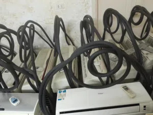 مكيف بسعر(نهاائي) طن لا يوجد تركيب مواسير 4متر+فل غاز