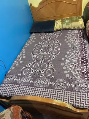 سرير اطفال مقاس 120 * 200 خشب أرو بحالة الجديد