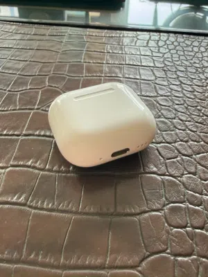 Airpods 4 نظام عزل الضوضاء