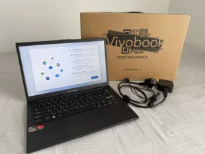 ASUS Vivobook 14 FHD Ryzen 5 7520U  512GB SSD  8GB RAM  Box & Charger