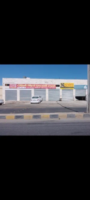 ارض مع محلات للبيع