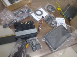 شاشة مع كاميرا و جي بي أس و اكثر للبيع بسعر ممتاز ب250