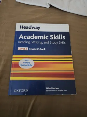 لدي كتاب اللغه الانجليزيه headway academic skills للبيع نظيف مستعمل