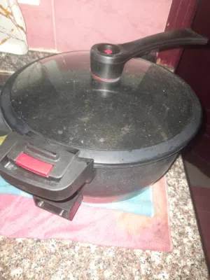 طنجره للقلي او الطبخ على الكهربا