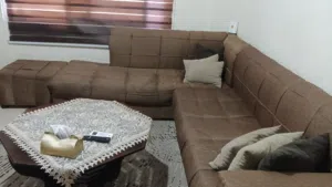 طقم كنب مع سجاده وطاولات للبيع