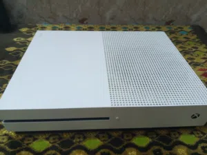 Xbox One S نظيف للبيع