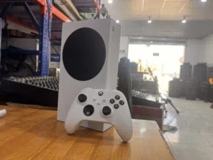للبيع Xbox Series S بحالة ممتازة جدًا