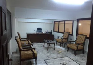 معمل لصناعة المواد الغذائية