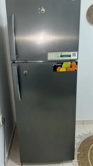 ثلاجة شبه جديدة استخدام بسيط