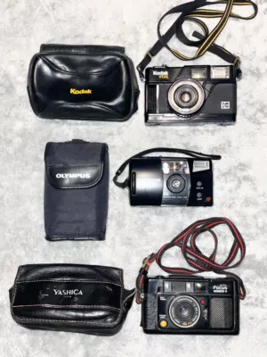 كاميرات تصوير كلاسيكية قديمة. الاسعار داخل الوصف .
