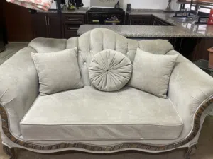 طقم كنب بحالة ممتازة للبيع