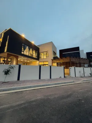 More than 6 bedrooms . 4 Bathrooms . 491 m21