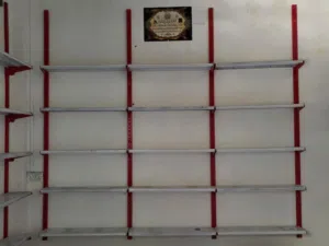 رفوف محل نضيفات