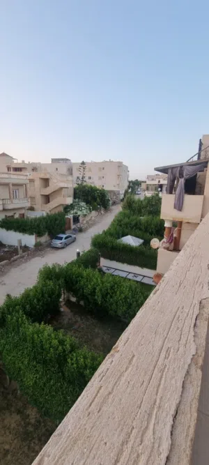 شقة بروف بالفرش للبيع بالساحل الشمالي
