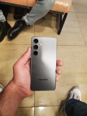 Samsung Galaxy S24 بحالة الوكالة  128GB  8GB RAM  استخدام خفيف