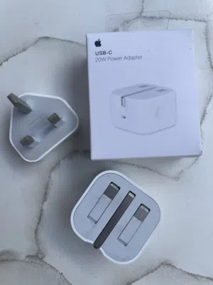 شاحن ايفون سريع ( عضمة شاحن فقط )( تايب C ) 20 واط Apple اصلي 100% جديدة + عظمة شاحن عادي اصلية ايضا