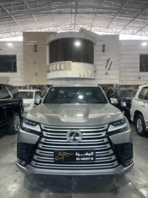 لكزس بلاتينيوم بريم 2023 LX600 عداد 9 الف فقط