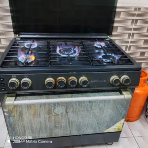 فرن مستعمل بحالة ممتازة +اسطوانة الغاز