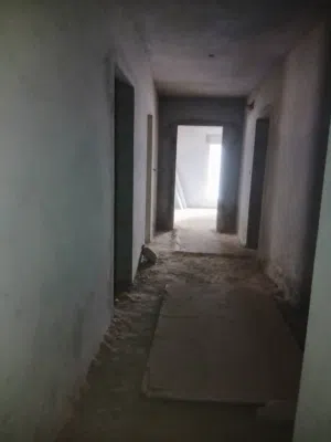 شقة كزيوني للبيع نص تشطيب طرابلس الفرناج طريق الشوك