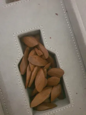 للبيع بخور اصلي بسعر كامل 25د