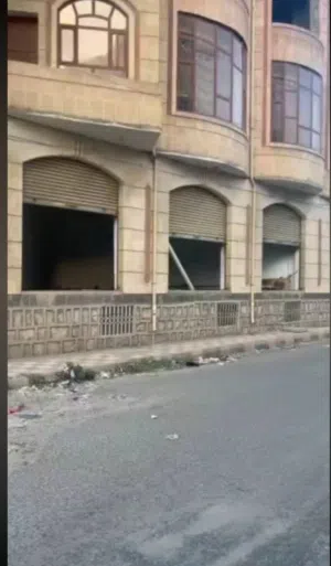 9 دكاكين للايجار بجانب فندق نيو سيتي 22 مايو من 1 الى 9 دكاكين موجود