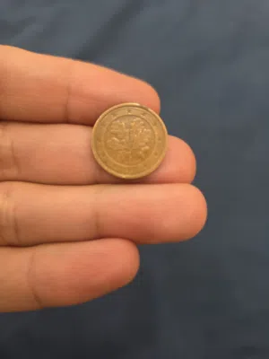 عملات نقدية متنوعة