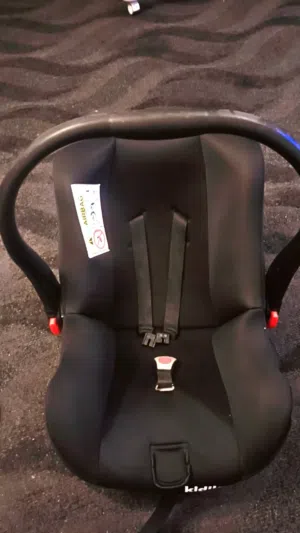 كوت بيبي نظيف جدا للبيع
